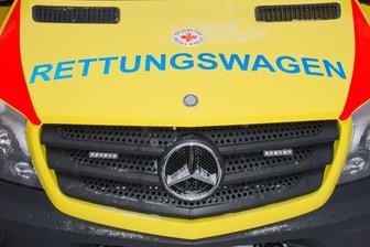 Zwei junge Männer bei Streit mit Messer verletzt -