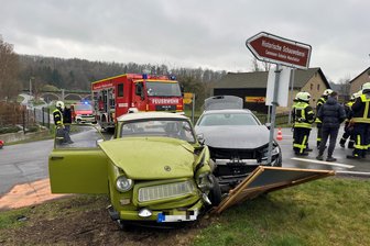 Zwei Kinder bei Unfall in Braunsdorf bei Chemnitz schwer verletzt - In Braunsdorf ist es am Freitag zu einem schweren Verkehrsunfall gekommen.