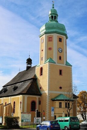 Zwei Kirchen im Erzgebirge laden zum deutsch-tschechischen Jubiläumskonzert ein - Die Kirche in Horní Blatná von außen. Sie war Vorbild für die erste Kirche von Johanngeorgenstadt. Das Konzert beginnt hier am 21. Dezember, 18 Uhr. 