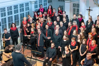 Zwei Konzerte im Erzgebirge bieten Gospelmusik mit 60 Sängerinnen und Sängern aus dem Kirchenbezirk Aue - Sängerinnen und Sänger aus dem ganzen Kirchenbezirk Aue kommen zum Projekt „ErzGospel“ zusammen.