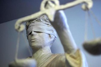 Zwei Männer mit Messer verletzt - Anklage gegen 69-Jährigen -