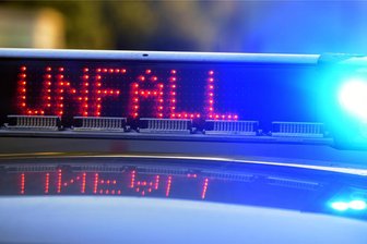 Zwei Menschen nach Unfall im oberen Vogtland schwer verletzt - Ein Toyota und ein Honda krachten in Eichigt beim Abbiegen zusammen.