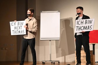 Zwei Mentalisten: Künstler oder Hellseher? Show im Bürgersaal Oederan verblüfft - Verblüffende Show der Mentalisten Thomas Majka (r.) und Vincent Frommer im Bürgersaal Oederan.