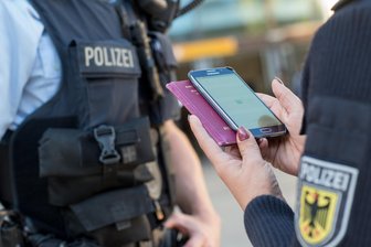 Zwei Millionen Euro Schaden: Polizei nimmt Betrüger fest -