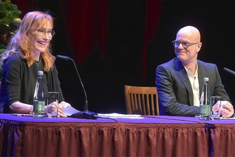 Zwei neu ernannte Ehrenkünstler lesen „Die Weihnachtsgeschichte“ in Bad Elster - Das Schauspielerehepaar Andrea Sawatzki und Christian Berkel las am Samstag „Die Weihnachtsgeschichte“ im König-Albert-Theater Bad Elster.