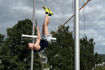 Zwei neue Stadionrekorde: Freibergs Mehrkampf-Show setzt Ausrufezeichen - Sieger Tobias Hösel meistert beim Jedermann-Mehrkampf 3,93 Meter im Stabhochsprung.