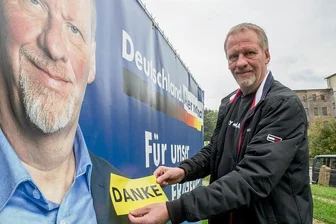 Zwei Neue vertreten das Erzgebirge in Berlin - Thomas Dietz verpasste am Montag seine Wahlplakate mit einem "Danke" an seine Wähler. Er erhielt 31,7 Prozent der Stimmen, knapp 10.000 Stimmen mehr als Amtsinhaber Alexander Krauß von der CDU.