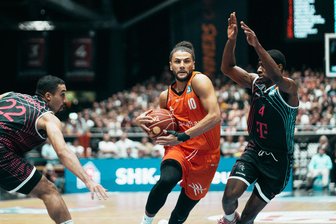 Zwei Paukenschläge bei den Niners Chemnitz: Mit Rückkehrer Kaza Kajami-Keane geht es erstmals in den Eurocup - Kaza Kajami-Keane (hier im Spiel gegen Bonn in der Saison 2023/24) läuft wieder für die Niners Chemnitz auf - in der Bundesliga und im Eurocup.