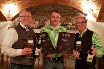 Zwei Plauener Sternquellbiere schaffen es bei Ranking ins Vorderfeld - Geschäftsführer Günther Spindler, Braumeister Sven Aurich und Marketingleiter Thomas Münzer freuen sich über den Erfolg. Foto: Sternquell-Brauerei