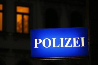 Zwei Polizeibeamte bei Kontrolle verletzt -