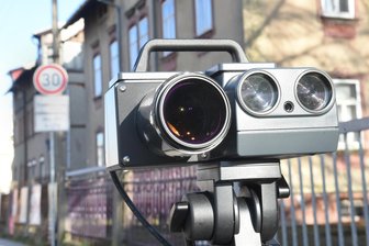 Zwei Raser in Werdau: Doppelt so schnell wie erlaubt erwischt - Bei einer Geschwindigkeitskontrolle auf der Westtrasse in Werdau blitzte es insgesamt 73-mal.
