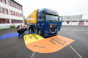 Zwei Schulen in Plauen für langjährige Prävention ausgezeichnet - Das Bild entstand an der Grundschule „Kuntzehöhe“ bei der Verkehrserziehung.