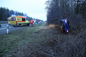 Zwei Schwerverletzte bei Auffahrunfall auf Autobahn - 