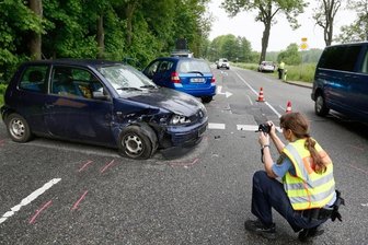 Zwei Schwerverletzte bei Kollision auf B 107 -