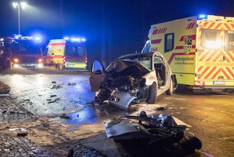 Zwei Schwerverletzte bei Kollision in Dittmannsdorf - Unfallfahrer flüchtet - 