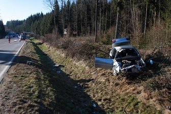 Zwei Schwerverletzte bei Unfall auf S255 -