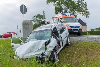 Zwei Schwerverletzte nach Unfall am Thumer Kreuz - 