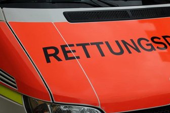 Zwei Schwerverletzte und 27.000 Euro Schaden nach Unfall auf der B92 - 