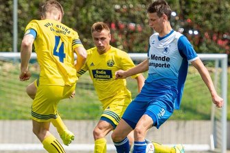 Zwei Siege trotz schwerer Beine - Philipp Krasselt (r.) und seine Teamkollegen von Germania Mittweida haben eine aufsteigende Formkurve bewiesen. Gegen den 1. FC Merseburg und Fortuna Chemnitz (Foto) sprangen zwei Testspielsiege heraus. 