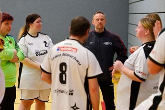 Zwei Siege zum Saisonauftakt - Trainer Ronny Weber war mit seinem Handballteam der Lebensbrücke Glauchau zufrieden. Am ersten Spieltag der Special Liga Sachsen konnten zwei der drei Partien gewonnen werden.