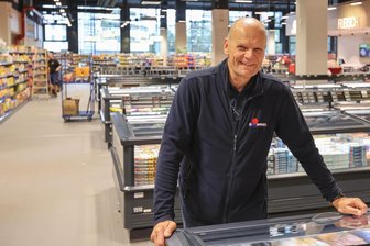Zwei Tage vor Neueröffnung in Chemnitz: Herr Simmel, wie räumt man einen Supermarkt ein? - Peter Simmel hofft, dass am Eröffnungstag alles glatt läuft. Erlebt hat er schon fast alles.
