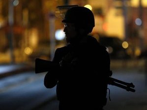 Zwei Tote bei Anti-Terror-Einsatz bei Paris - Die Anwohner wurden aufgerufen, in ihren Wohnungen zu bleiben.