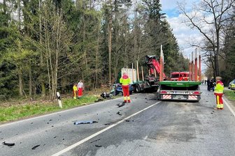 Zwei Tote bei Verkehrsunfall auf der B 282 nahe Mehltheuer im Vogtland - Bei einem schweren Unfall vor Mehltheuer starben am Donnerstag zwei Menschen.
