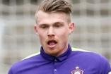 Zwei Türme haben den Chef im Nacken - Steve Breitkreuz, geboren in Berlin, wechselte vor der Saison aus der zweiten Mannschaft von Hertha BSC zum FC Erzgebirge. Der 24-jährige Innenverteidiger überzeugt nicht nur defensiv, sondern hat in der 3. Liga bereits fünf Tore für die Veilchenerzielt. Sein Zwillingsbruder Patrick spielt bei Ligakonkurrent Energie Cottbus.