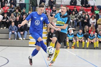 Zwei Überraschungsteams begleiten den Reichenbacher FC in die Zwischenrunde - Yannick Diegel (links) gewann mit dem Reichenbacher FC die Vorrunde. Dagegen reichte es für den SV Kottengrün mit Robin Dörks (rechts) nicht zum Weiterkommen.