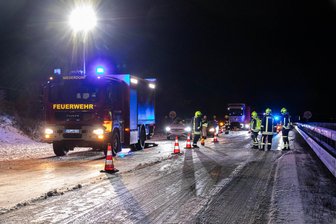 Zwei Unfälle auf A 72 bei Stollberg: Fahrbahn für längere Zeit gesperrt - Die A 72 musste am Dienstagmorgen wegen eines Unfalls gesperrt werden.