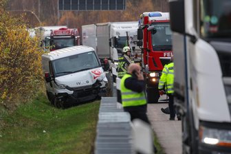 Zwei Unfälle auf der A 4 zwischen Hohenstein-Ernstthal und Wüstenbrand - Zu einem Unfall sowie einem Folgeunfall kam es am Mittwochnachmittag auf der A 4.