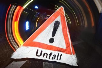 Zwei Unfälle auf der A 72 - acht Fahrzeuge beteiligt - Zwei Unfall haben sich am Donnerstag innerhalb von zwei Stunden auf der Autobahn 72 in Richtung Chemnitz, zwischen Zwickau-West und Hartenstein, ereignet.