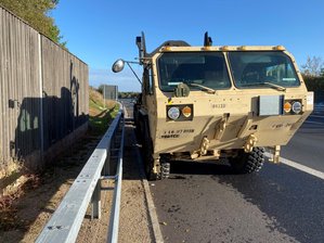 Eine Gefährdung des Verkehrs gehe von den Militärfahrzeugen nicht aus, heißt es von der Polizei.