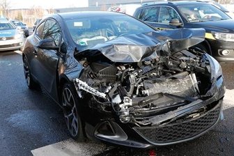 Zwei Verletzte bei Auffahrunfall in Chemnitz -