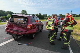 Zwei Verletzte bei Greifendorf: Transporter kracht in Auto - Auf der B 169 bei Greifendorf kam es zum Verkehrsunfall mit zwei Verletzten.