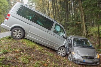 Zwei Verletzte bei Kollision auf B 180 -
