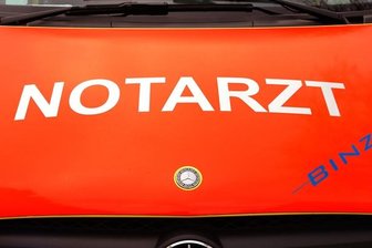 Zwei Verletzte bei Kollision mit Notarztwagen - 