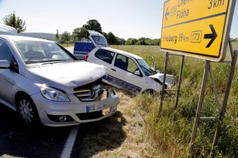 Zwei Verletzte bei Kreuzungsunfall in Falkenau -