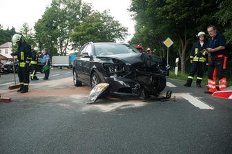 Zwei Verletzte bei Unfall auf B 101 - 
