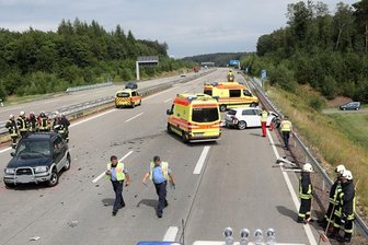 Zwei Verletzte bei Unfall auf der A4 - 
