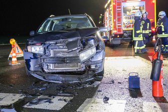 Zwei Verletzte bei Unfall auf der B 101 in Großschirma - Auf der B 101 in Großschirma kam es am Montagabend zu einem Unfall.