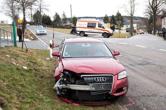 Zwei Verletzte bei Unfall auf der B101 in Oberscheibe -