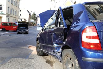 Zwei Verletzte bei Unfall in Burgstädt - Zwei Pkw sind in Burgstädt zusammengestoßen...