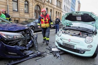 Zwei Verletzte durch Zusammenstoß auf Hammerstraße -