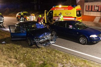 Zwei Verletzte nach Auffahrunfall - Schwerer Unfall mit einer nach ersten Informationen eingeklemmten Person in Reinsdorf.