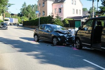Zwei Verletzte nach Kollision auf B101 -