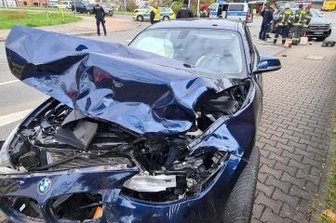 Zwei Verletzte nach Kreuzungsunfall - Hoher Sachschaden entstand am Mittwoch bei einem Unfall in Zwickau.