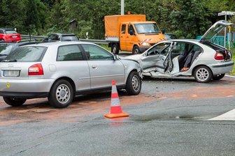 Zwei Verletzte nach Unfall auf der B95 - 
