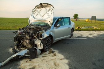 Zwei Verletzte nach Unfall bei Weißenborn - Zwei Personen sind am Dienstagabend bei einem Unfall auf der S 184 bei Weißenborn verletzt worden.