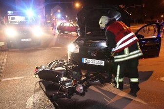 Zwei Verletzte nach Zusammenstoß in Meerane - Zwei Menschen sind am Dienstagabend bei einem Unfall in Meerane schwer verletzt worden.